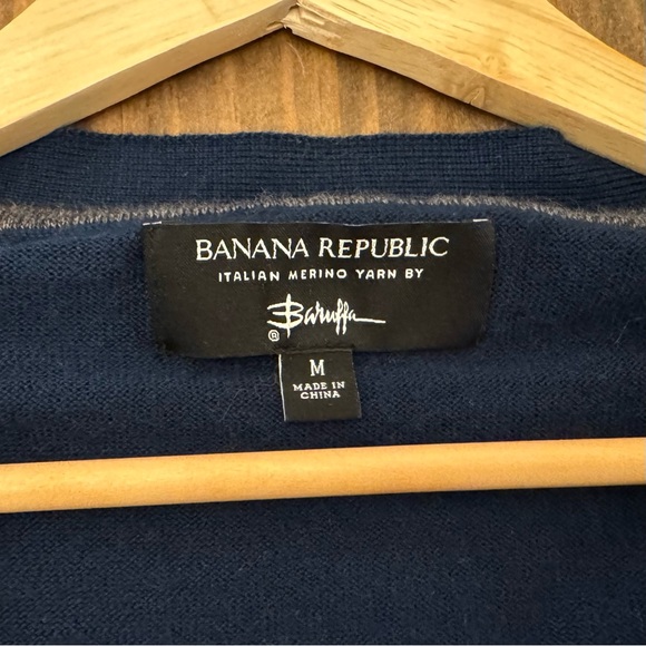 Banana Republic Italian Merino Wool Cardigan Size Medium - Picture 4 of 5